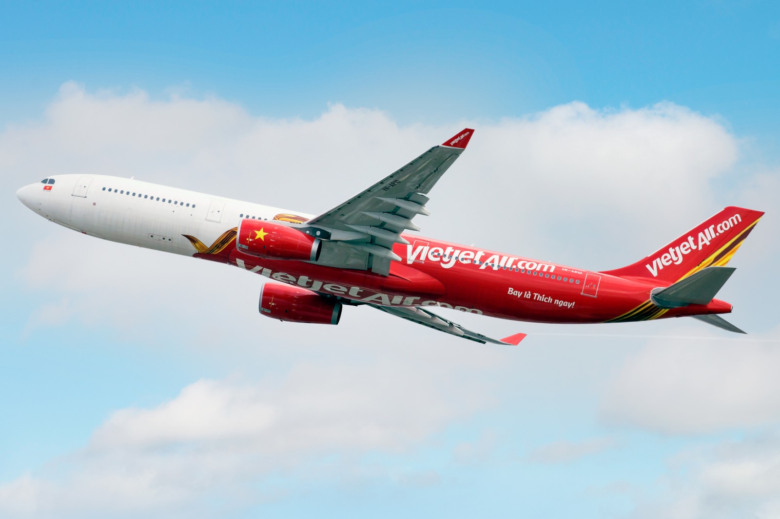 Use low-cost airlines to save big