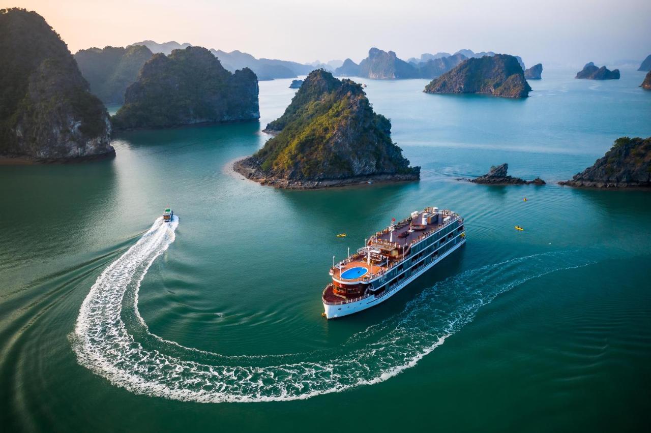 Scenic Ha Long Golf & Cruise Package (6D5N)